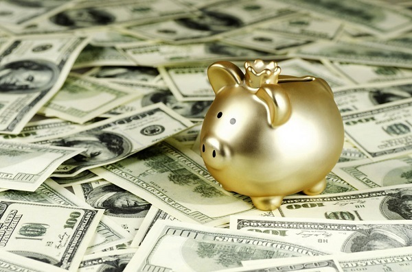 新车源源不断拉出厂区 上海特斯拉超级工厂全面恢复生产