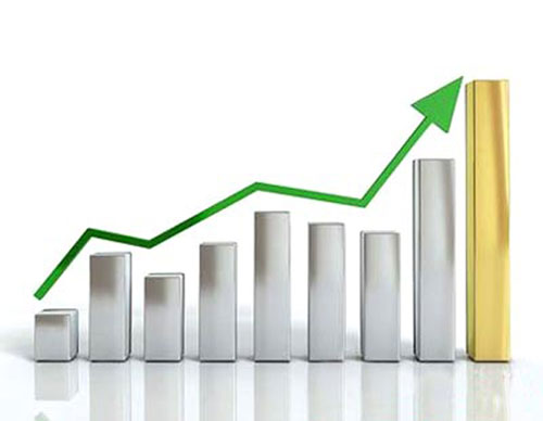 新车源源不断拉出厂区 上海特斯拉超级工厂全面恢复生产