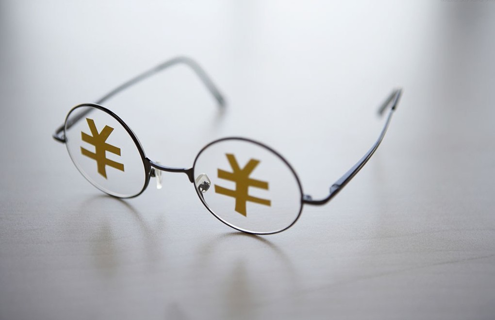 新车源源不断拉出厂区 上海特斯拉超级工厂全面恢复生产