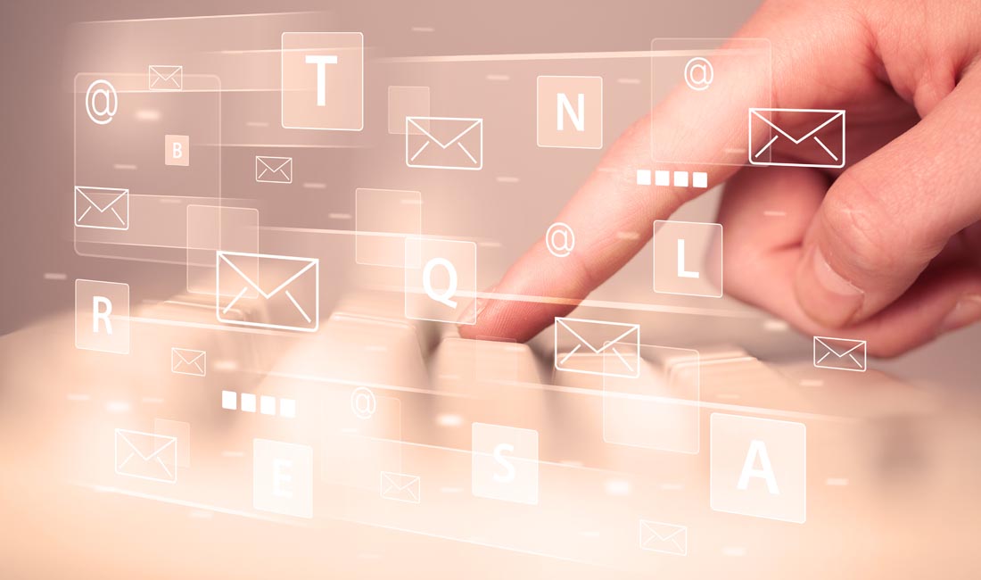 新车源源不断拉出厂区 上海特斯拉超级工厂全面恢复生产